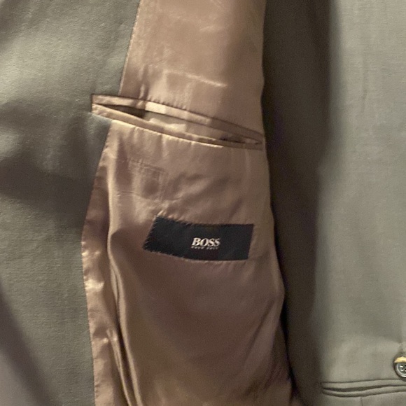 Suit including top and pants - Picture 3 of 4